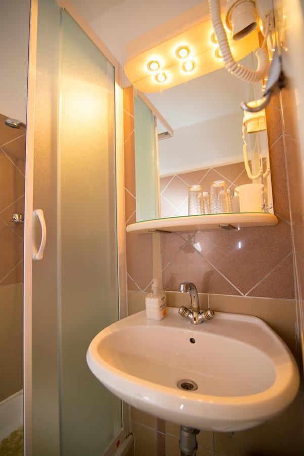 Bed&Breakfast Saturn Veli Losinj Bagian luar foto
